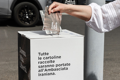 tutte le cartoline raccolte saranno portate all'ambasciata iraniana